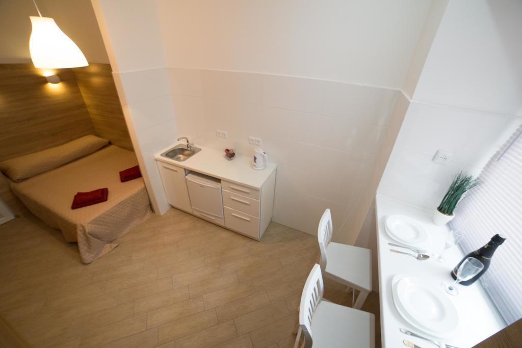 Apartment On Filatova 10/1 リヴィウ エクステリア 写真